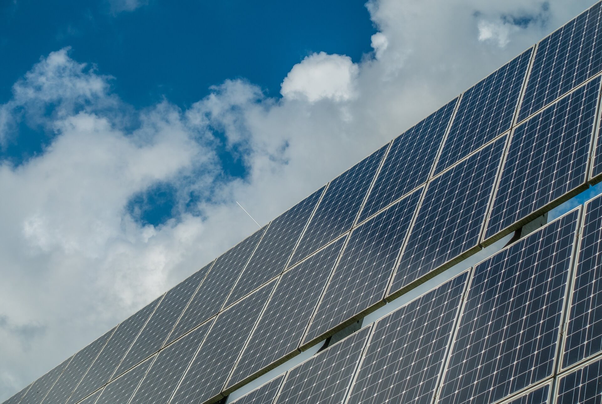 Proyecto de alumbrado público con paneles solares