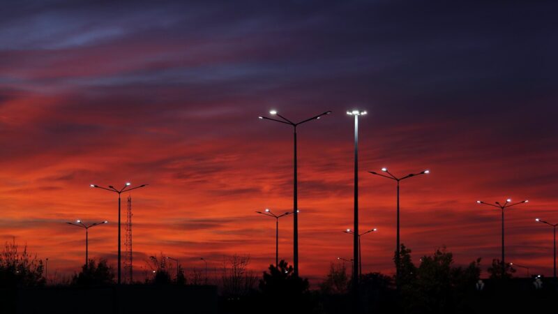 Alumbrado público LED con panel solar