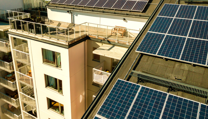 Panel solar en la azotea de un hotel. Panel solar en la azotea de un hotel.