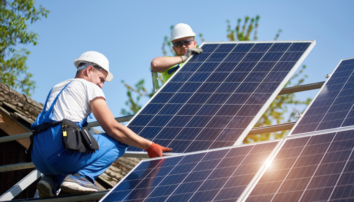 Descubre por qué invertir en paneles solares.