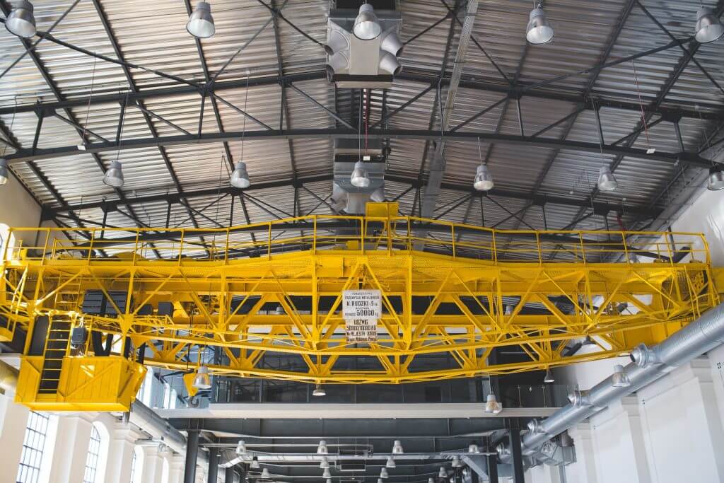 Campanas LED industriales en almacen