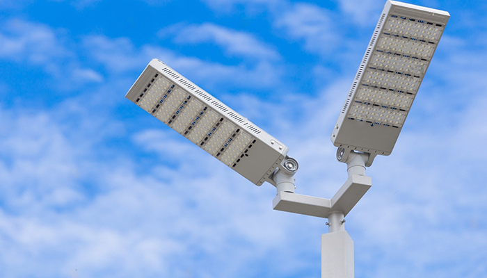 Foto de una variedad de productos de iluminación LED disponibles en el mercado de LED SOLAR